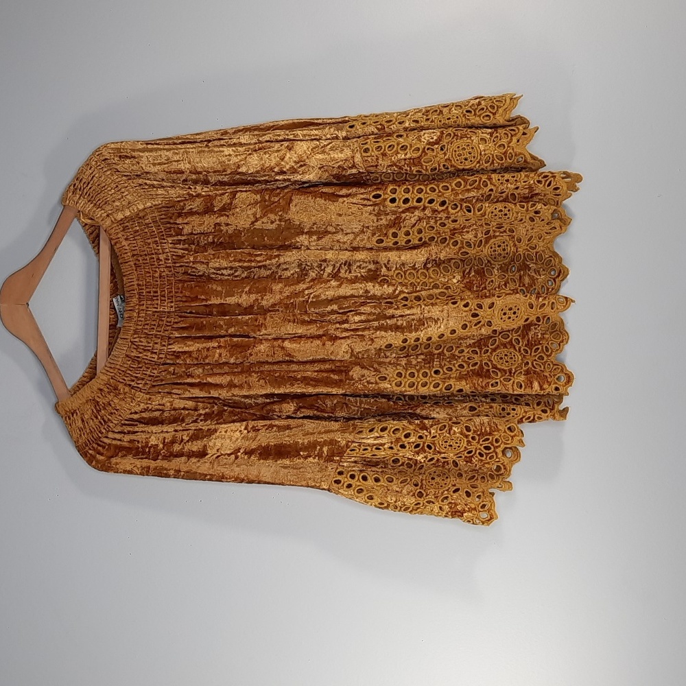 NWT JOHN MARK MARIGOLD GOLD VELVET TOP SZ L